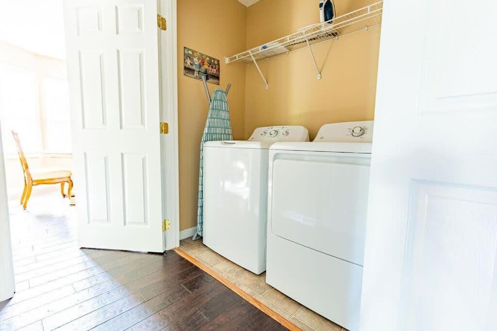 Cozy Pigeon Forge Home W Hot Tub Near River ภายนอก รูปภาพ