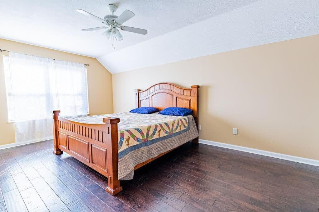Cozy Pigeon Forge Home W Hot Tub Near River ภายนอก รูปภาพ