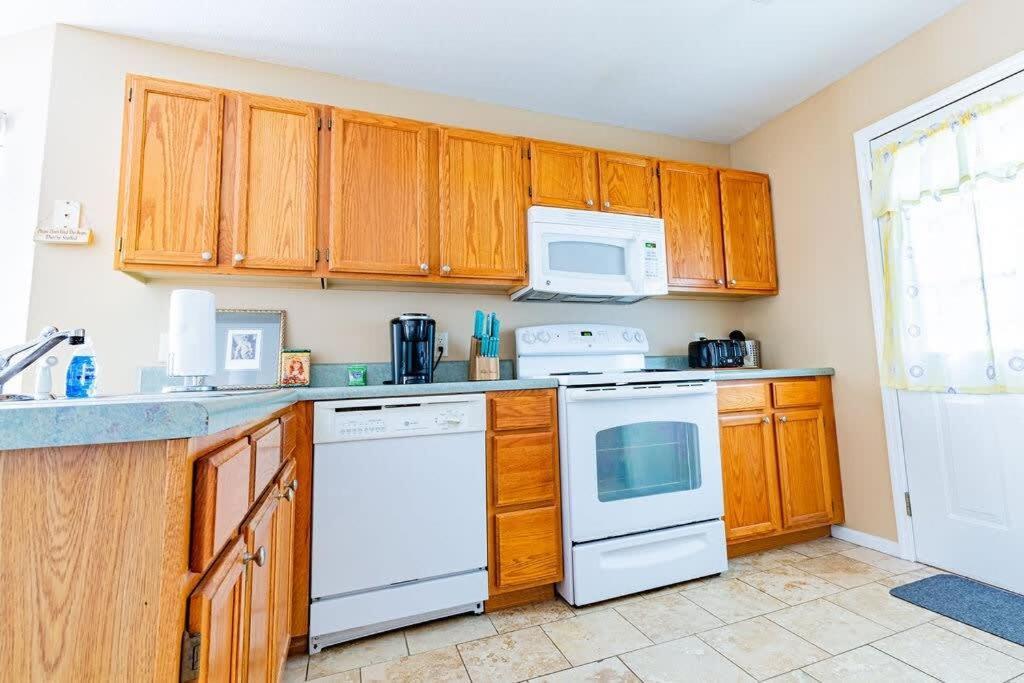 Cozy Pigeon Forge Home W Hot Tub Near River ภายนอก รูปภาพ