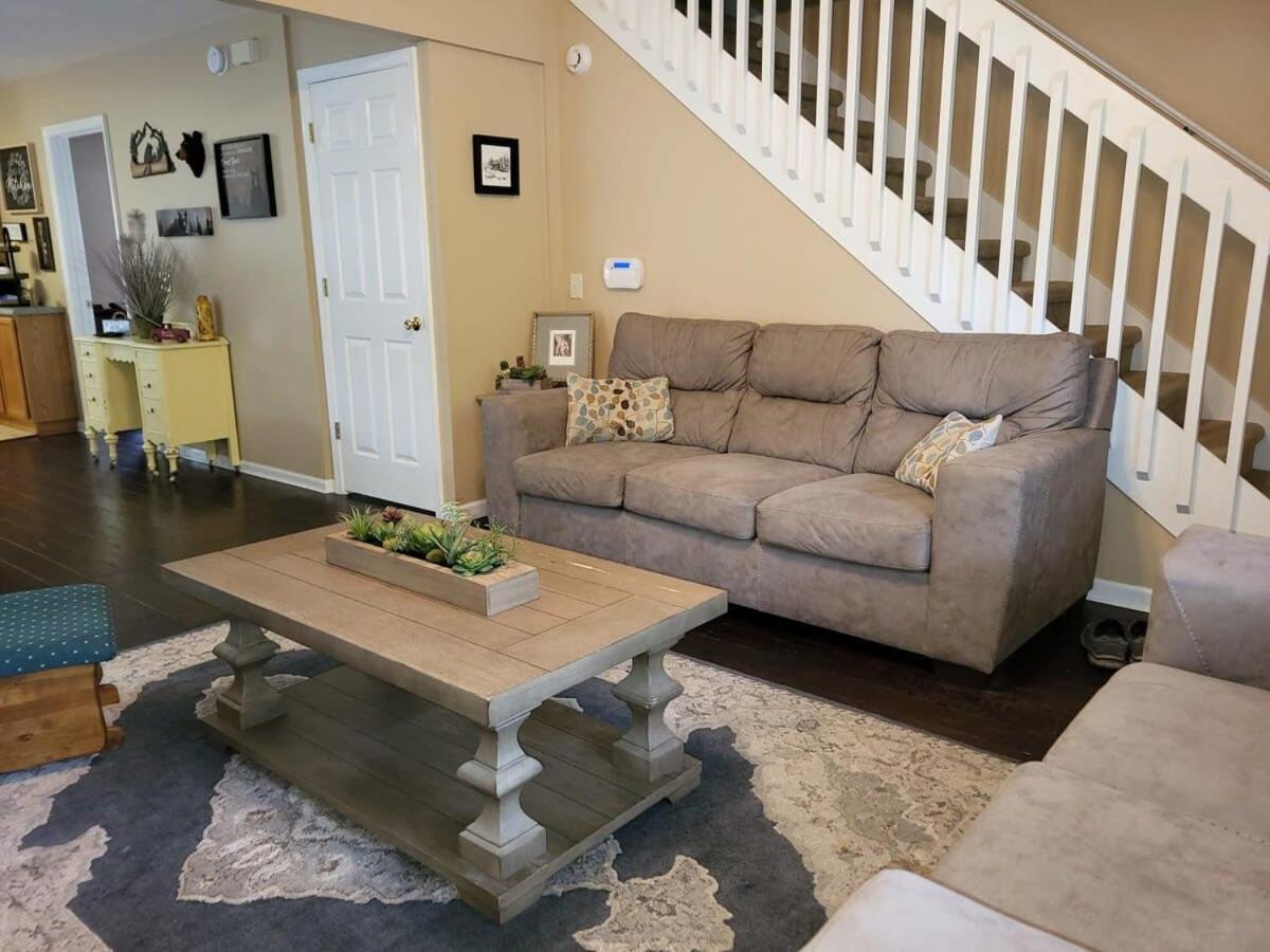 Cozy Pigeon Forge Home W Hot Tub Near River ภายนอก รูปภาพ