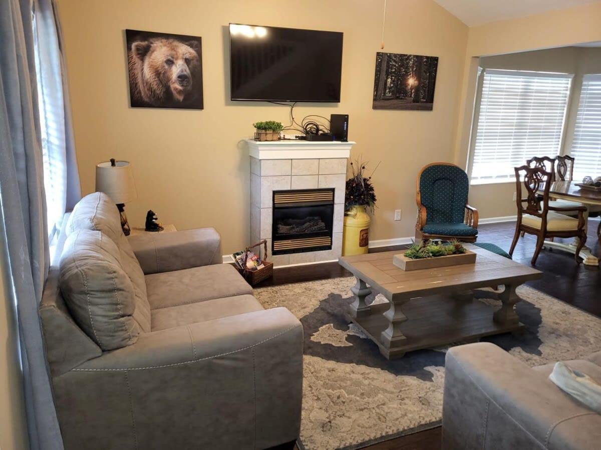 Cozy Pigeon Forge Home W Hot Tub Near River ภายนอก รูปภาพ
